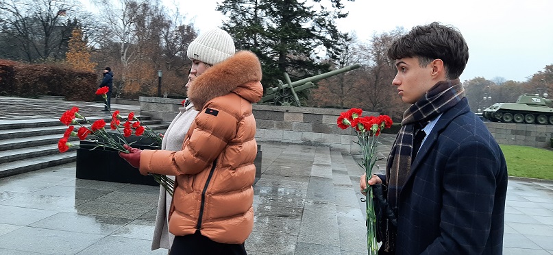возложение